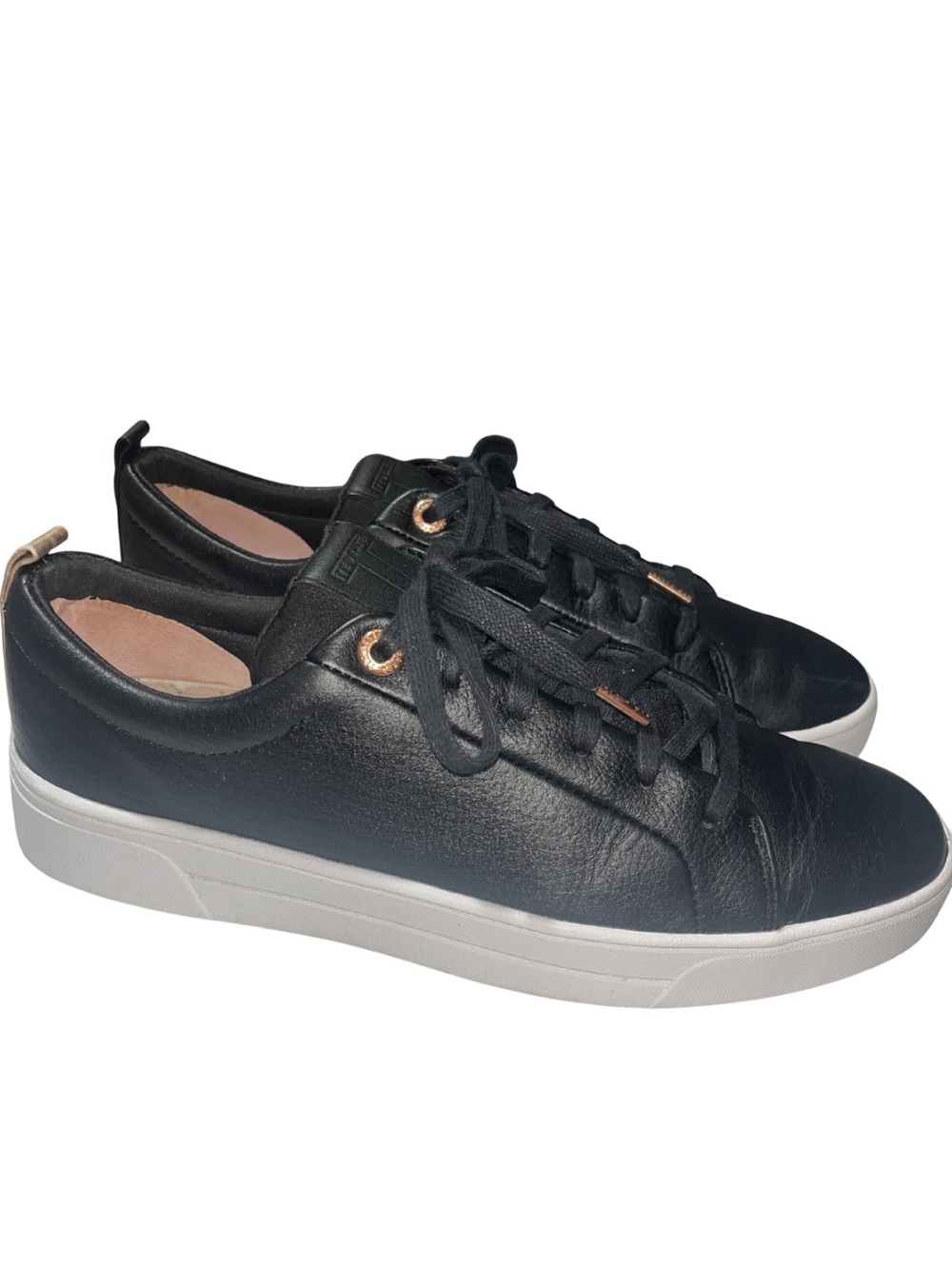 Ted Baker London Gielli Black
Leather Trainers with Rose
Gold Details - Size 8